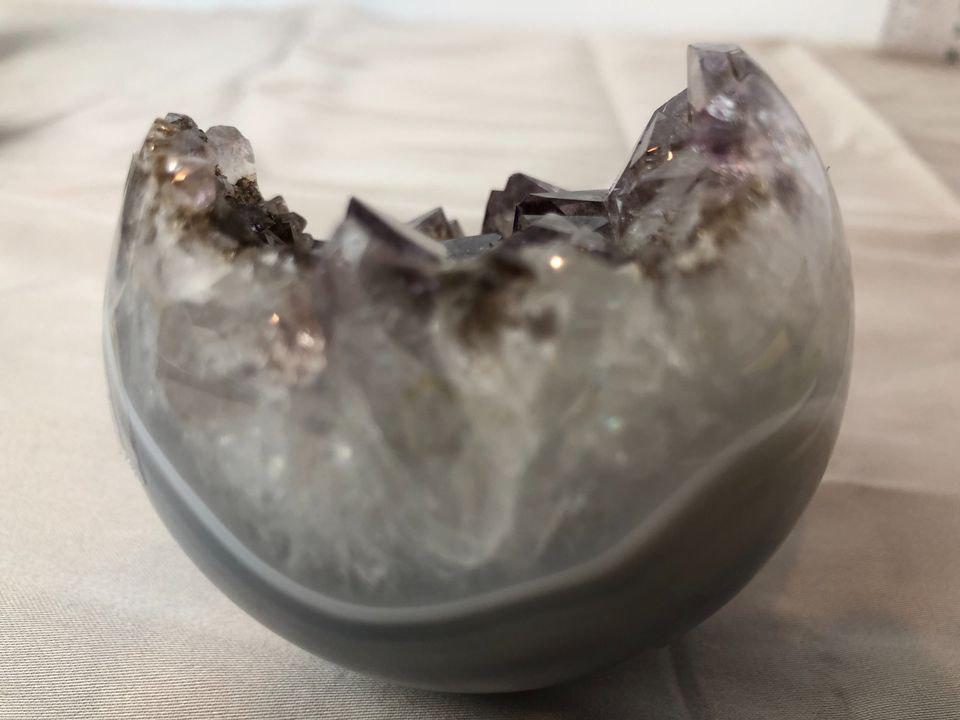 Open carved Amethyst ball 296g on Agate base - Image 2